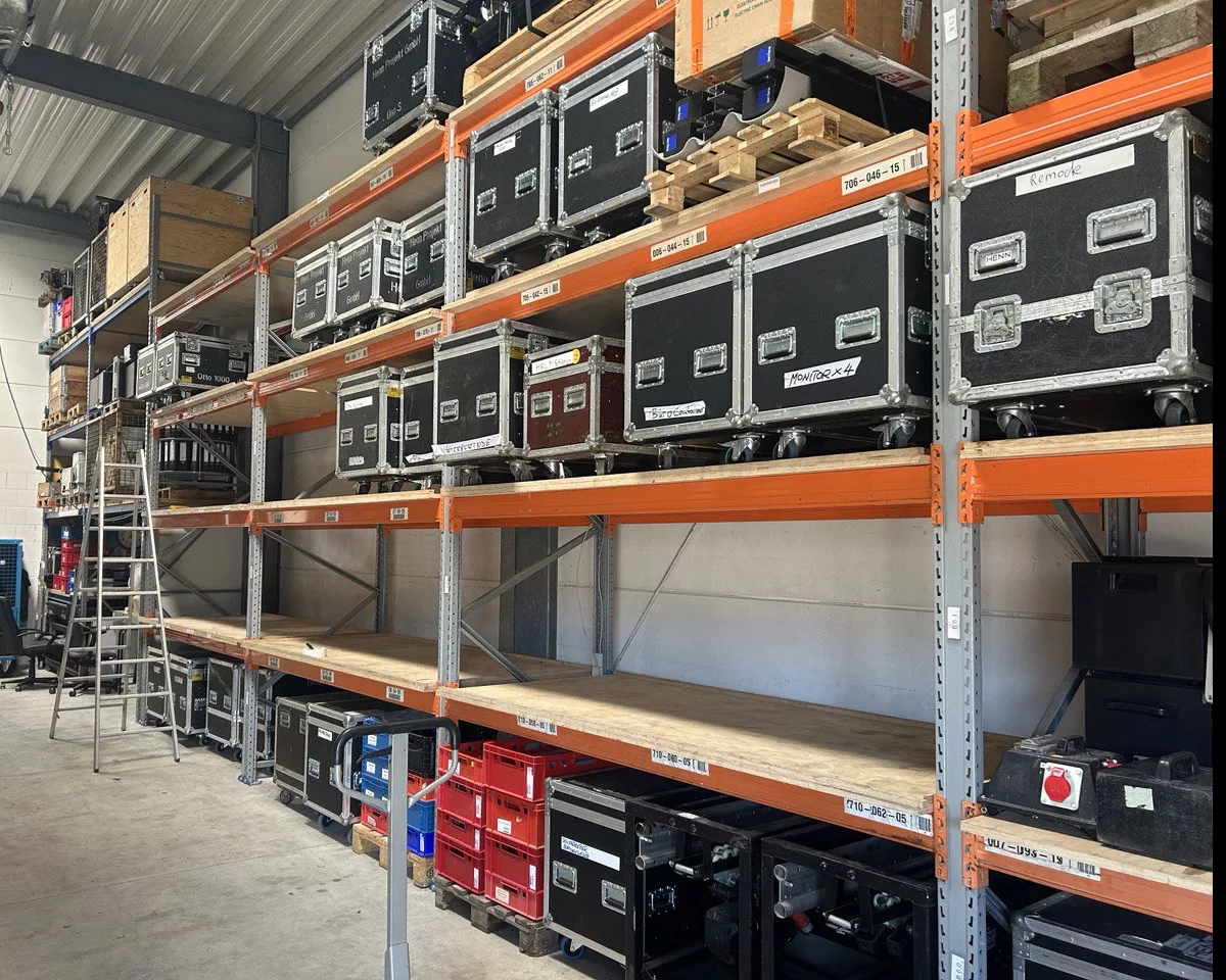 Unknown Eine Lageransicht von Henn Projekt GmbH